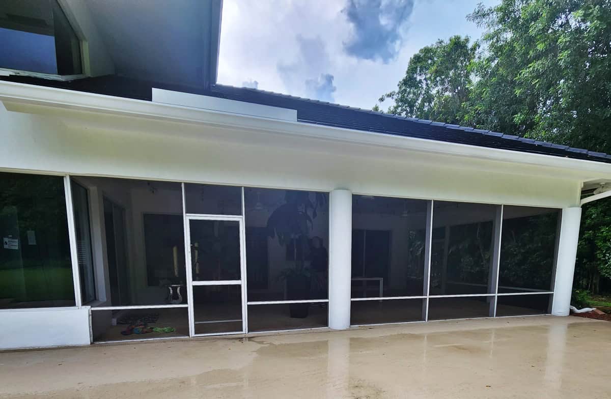 Screened patio room with tile flooring, ceiling fan, and aluminum screen frame, Coral Springs FL